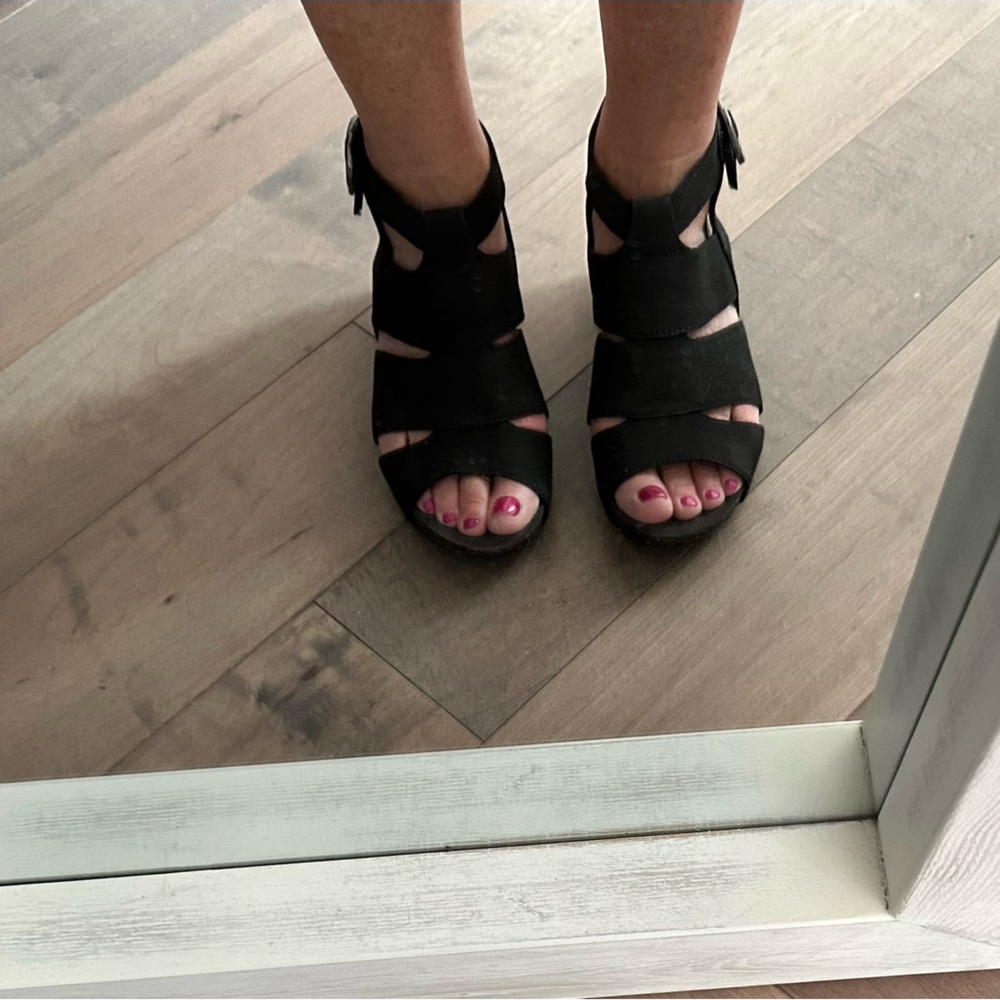 Black straps Dansko sandals size 6